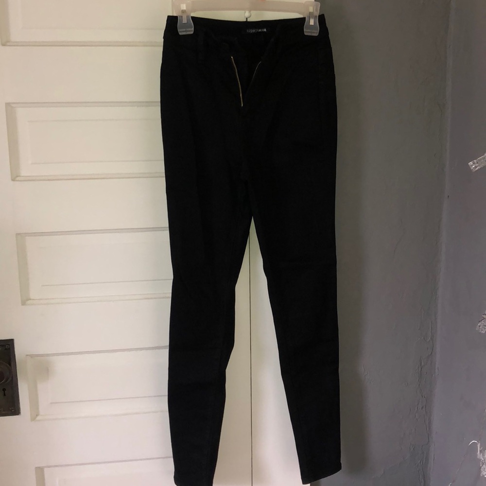 Black Fashion Nova skinny jean